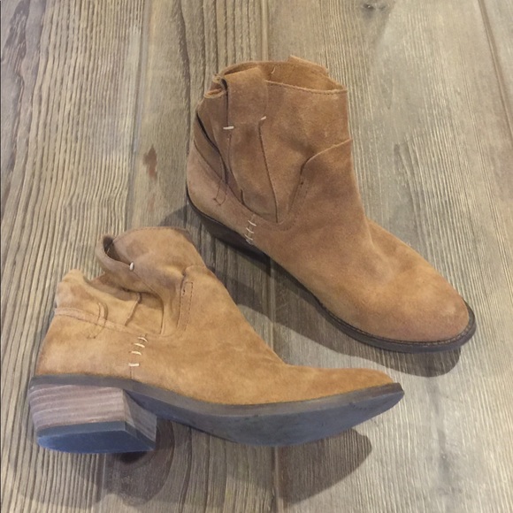 Dolce Vita Suede Ankle Boot - Picture 3 of 6